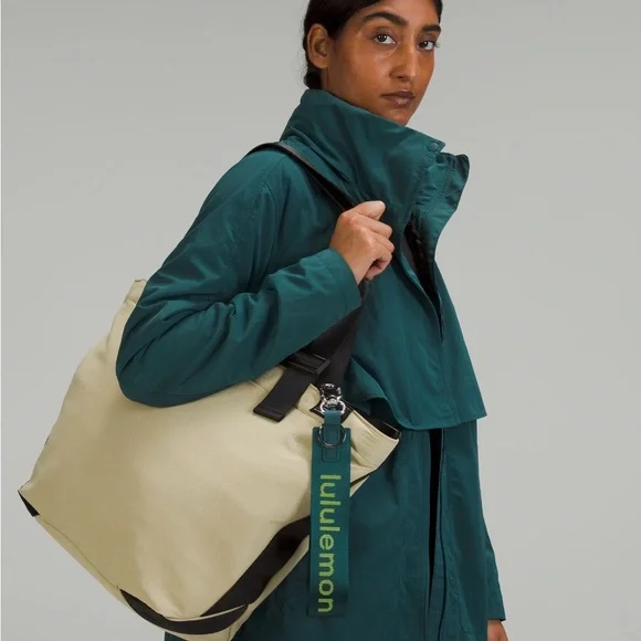 ✨Sold✨Lululemon • Never Lost Keychain - Picture 3 of 4